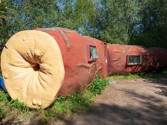 Exterior of intestine-shaped hotel in Stekene, Belgium