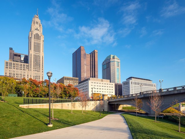 Park along downtown Columbus, Ohio, skyline