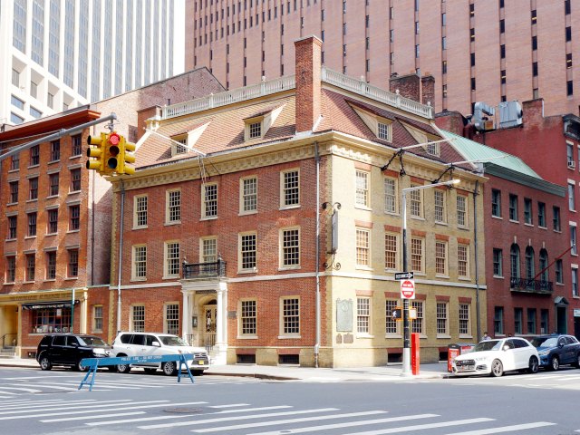 Exterior of Fraunces Tavern in New York City