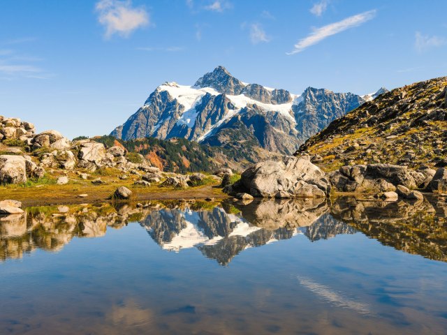 Image of Seahpo Peak in Washington reflecting on lake