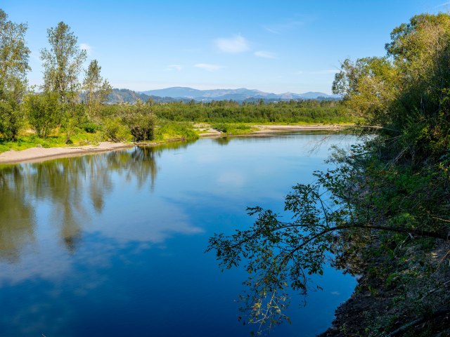 Lake and mountain landscape along the Lewis and Clark National Historic Trail