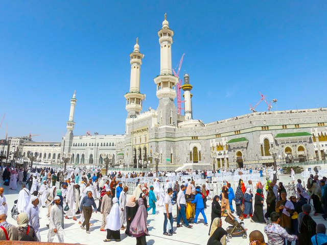 Worshippers at the Great Mosque of Mecca