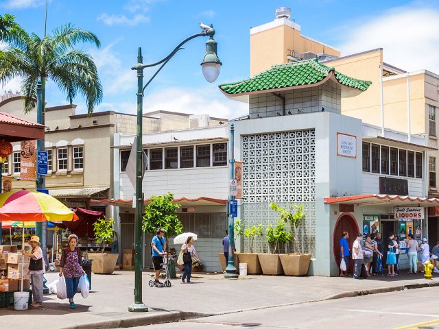 Street scene in Honolulu, Hawaii