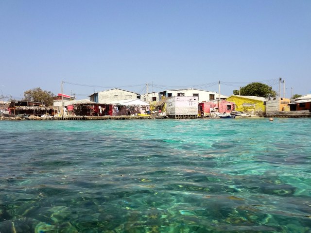 Image of coastline of Santa Cruz del Islote in Colombia