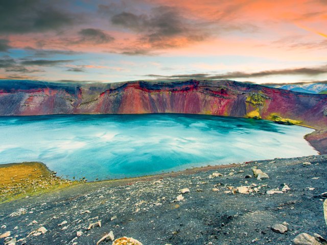 Overview of Iceland's Landmannalaugar geothermal pools