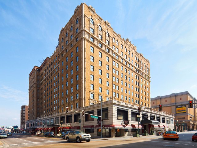 Brick exterior of the Peabody Hotel in Memphis, Tennessee