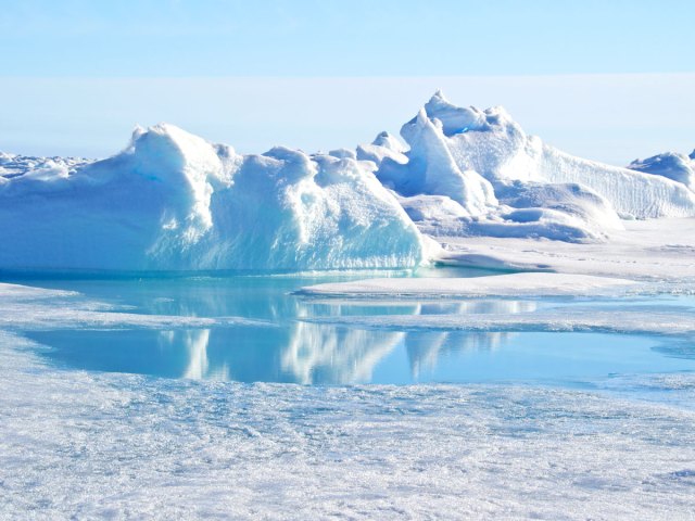 Glaciers and ice at the North Pole