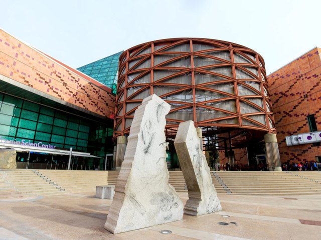 Sculptures and steps at entrance of the California Science Center in Los Angeles