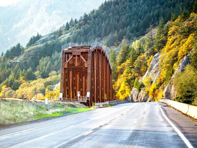 Bridge and mountains along the Columbia River Highway in Oregon