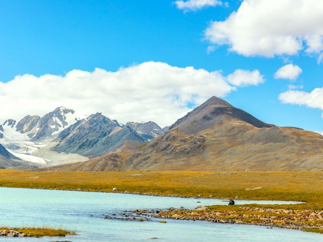 River and mountains on the border of Mongolia and Russia