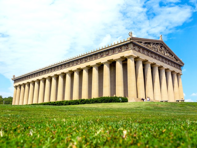 Nashville Parthenon replica surrounded by grassy field