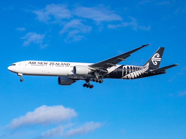 Air New Zealand Boeing 777 on approach