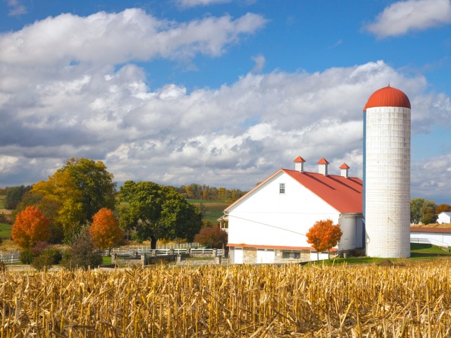 Farmhouse and field in Lancaster, Pennsylvania 