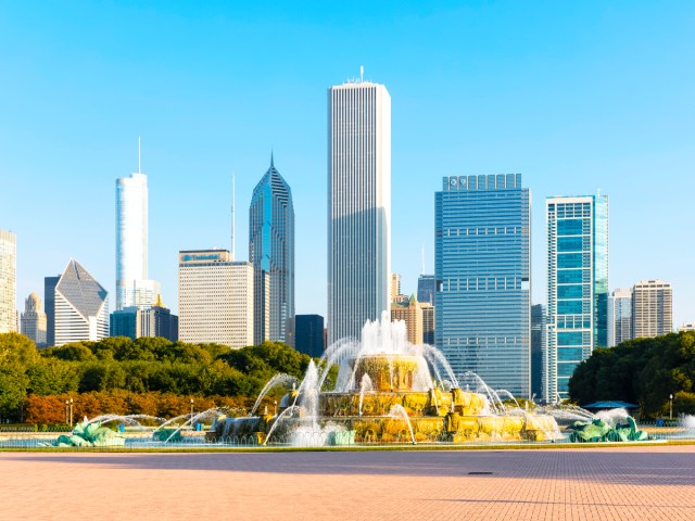 Buckingham Fountain in Grant Park in downtown Chicago, Illinois