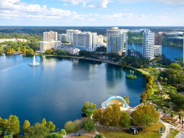 Aerial view of Lake Eola in Florida, surrounded by trees and buildings