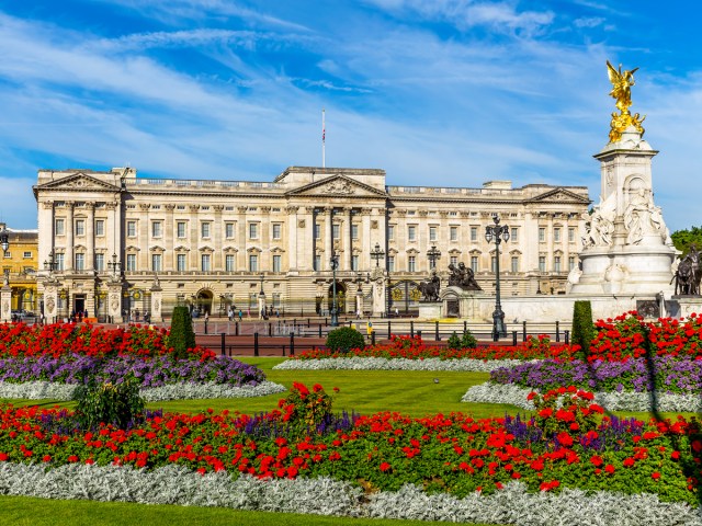 Buckingham Palace with gardens and golden statue in London, England