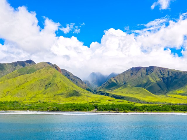 Clouds forming over coastline of Pu'u Kukui in Maui, hawaii