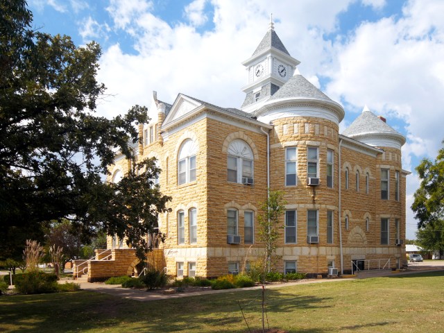 Courthouse in Lincoln Center, Kansas