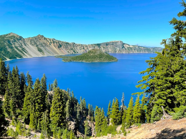 Overview of Crater Lake in Oregon