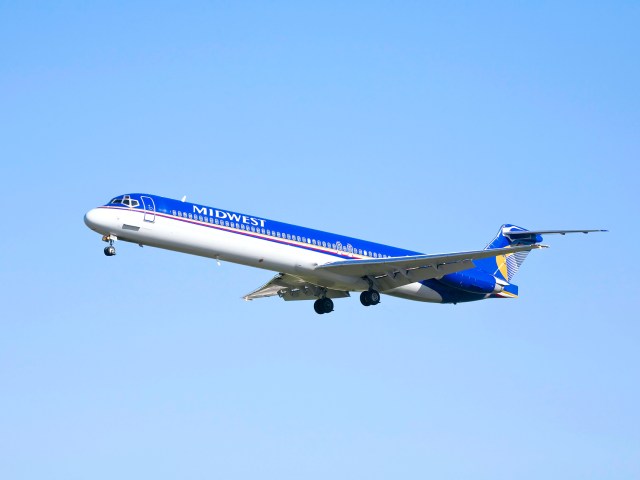 Midwest Airlines McDonnell Douglas MD-80 on approach