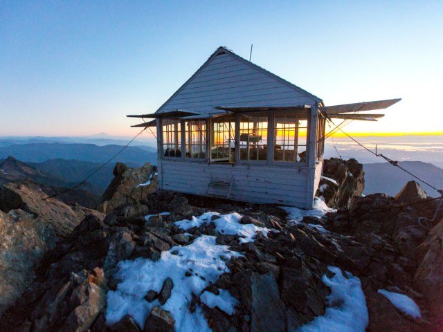 Observation center at Three Fingers Lookout in Washington