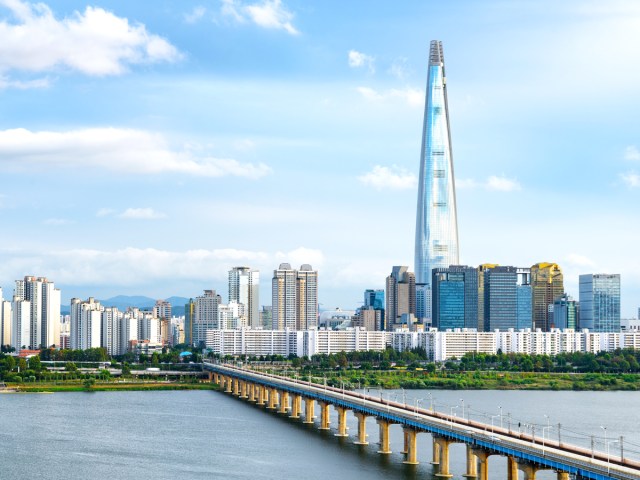 Aerial view of Han River and Seoul skyline, dominated by Lotte World Tower