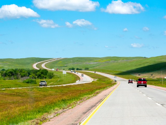 Cars driving on Interstate 29 in South Dakota