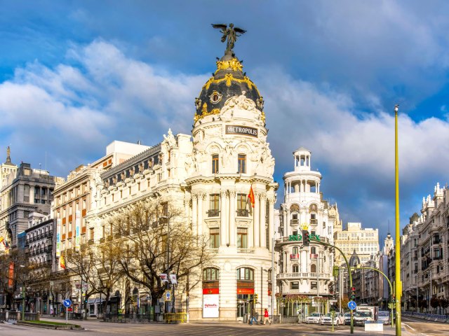 Edificio Metrópolis in Madrid, Spain, with winged statue on top