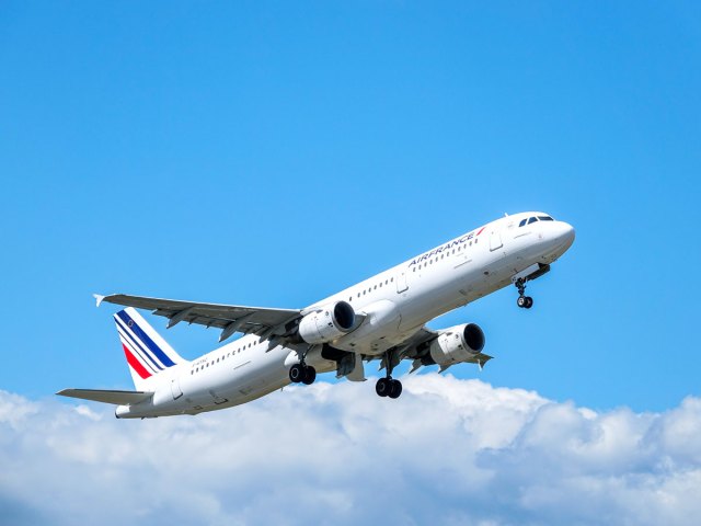 Air France Airbus A321 departing runway