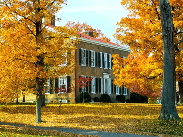 Fall foliage and brick building in Bardstown, Kentucky