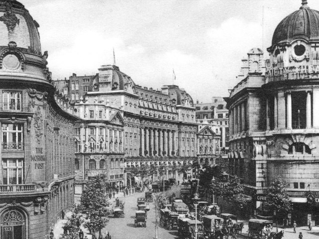 Historical image of London, England, in the early 20th century