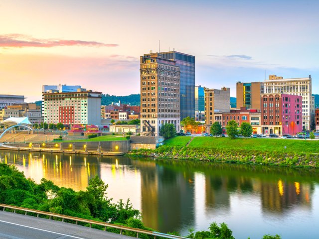 Skyline of Charleston, West Virginia, at sunset