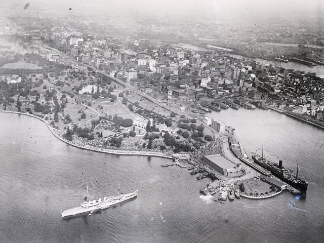 Aerial view of Sydney Harbour in the 1920s
